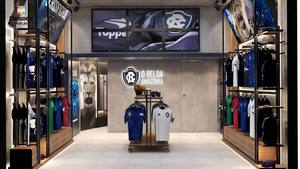 ออกแบบร้านเสื้อผ้าตามสั่ง ชั้นวางโชว์เสื้อผ้าพร้อมโครงเหล็กสแตนเลสและ MDF เฟอร์นิเจอร์ร้านค้าปลีกที่เป็นมิตรกับสิ่งแวดล้อมสำหรับร้านค้าและบูติก - Product Image 5