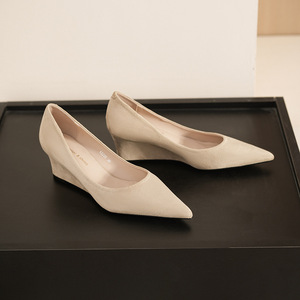 Chaussures compensées à bout pointu en daim, à enfiler, semelle extérieure en caoutchouc souple, toutes saisons 5222C - Product Image 1
