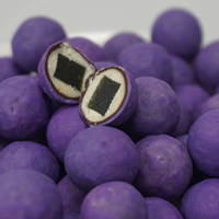 Bonbons moelleux fourrés au chocolat blanc de haute qualité avec poudre de myrtille, confiserie en vrac, collation en gros