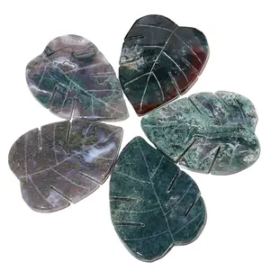Nova chegada mão esculpido pedras cura cristal artesanato natural folha em forma de musgo agate