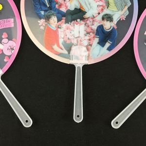 Éventail en plastique transparent personnalisé avec impression de slogan et design sur mesure pour concert - Product Image 4
