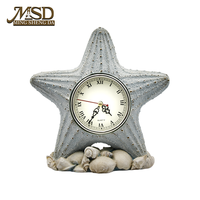Horloge de table en résine sculptée à la main en forme d'étoile de mer, décoration nautique côtière avec coquillages, chiffres romains, cadeau tendance pour la maison ou le bureau