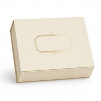 Boîte cadeau magnétique pliable personnalisée avec gaufrage, doublure en éponge, emballage en carton, logo doré de luxe pour vêtements et chaussures