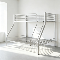 Lit superposé moderne en métal, taille double sur grand lit, avec cadre de lit robuste, échelle latérale incurvée intégrée et barrières de sécurité hautes pour enfants et adultes