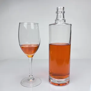 Sıcak satış uzun ömürlü yüksek kaliteli şeffaf kristal votka şişesi