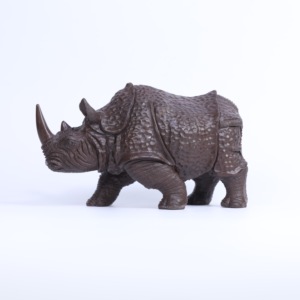 Œuvre d'art en forme de <span class=keywords><strong>rhinocéros</strong></span> sculptée à la main en pierre de café - Artisanat exquis - Product Image 4