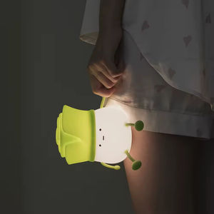 Veilleuse LED en silicone en forme d'oignon avec support de téléphone, veilleuse mignonne à commande tactile, lampe de chevet pour chambre d'enfant - Product Image 5