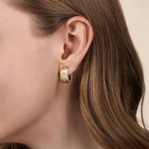 Orecchini a Cerchio a Forma di Piccola Stella per Donne, Design Minimalista e Alla Moda, Gioielli per Uso Quotidiano - Product Image 2
