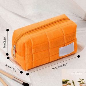 Pochette de voyage professionnelle en tissu écossais aux couleurs bonbon, avec intérieur en polyester et coton, sacs à maquillage personnalisés avec fermeture éclair - Product Image 5