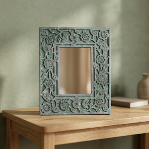 Cadre photo en fer perforé gravé - Product Image 1