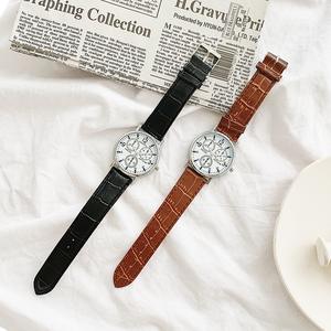 Montre à quartz analogique, boîtier en plastique de 38 mm, cadran en verre, bracelet en cuir - Product Image 5