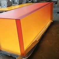 Acryl-LED-beleuchteter Bartresen, maßgefertigte bernsteinfarbene leuchtende Kücheninsel, moderner transluzenter Esstisch für Villa-Bar