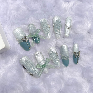 <span class=keywords><strong>Faux</strong></span> ongles autocollants style sirène avec dégradé turquoise, chaînes de cristaux et accents papillons - Product Image 1