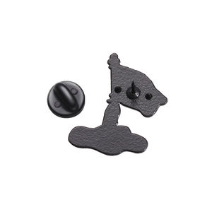 I Run a Tight Shipwreck esmalte Pin creativo Metal broche solapa insignia joyería mochila accesorios al por mayor - Product Image 5