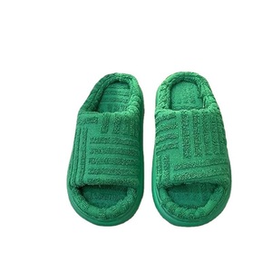 Chaussons d'hiver en laine pour femmes, de marque de luxe, chauds et moelleux, chaussons en peluche pour femmes. - Product Image 1