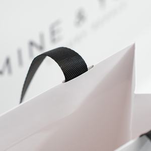 Tas Belanja Kertas Putih Lipack Mewah Berlapis Emas Matte Embossed, Tas Hadiah Butik, Tas Custom Cetak dengan Logo untuk Kemasan - Product Image 6