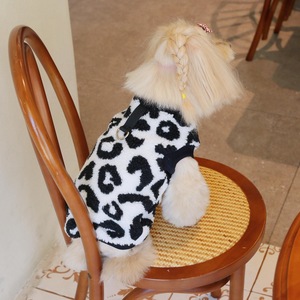 Gilet en laine d'agneau à imprimé vache, vêtements pour animaux de compagnie automne-hiver, boucle de laisse, veste à manches côtelées, pull pour chien, protection contre le froid. - Product Image 2
