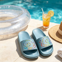 Sandales à enfiler pour femme, personnalisées, imprimées d'illustrations animales colorées, pour l'été, durables, pour la douche, la piscine, l'intérieur et l'extérieur, en gros