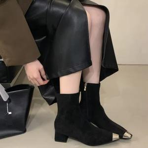 Nouvelle Collection Automne Hiver 2026 – Bottines Femme en Daim à Talon Carré et Épais, Bout Carré, Coupe Ajustée - Product Image 2