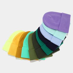 Venta al por mayor <span class=keywords><strong>de</strong></span> moda <span class=keywords><strong>de</strong></span> <span class=keywords><strong>invierno</strong></span> exquisito bordado rizado sólido mantener caliente gorro <span class=keywords><strong>de</strong></span> punto gorros aceptar logotipo personalizado - Product Image 5