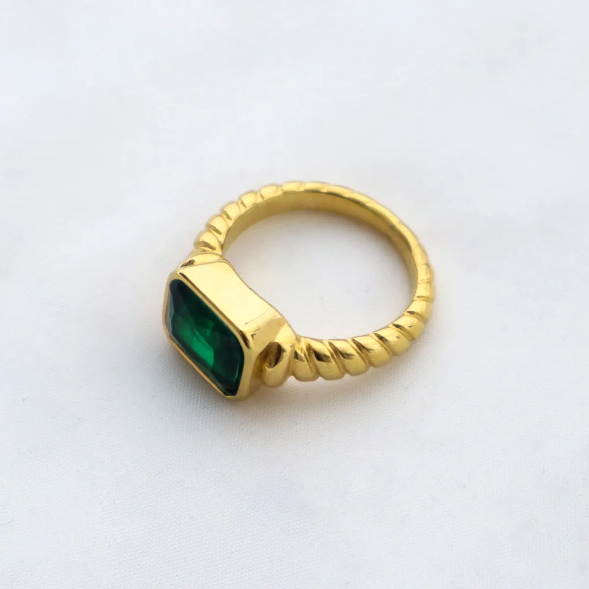 Ladies 18k Gold Plated Stainless Steel Croissant Wedding Rings Jewelry Women Green Emerald Cubic Zirconia Birthstone Ring