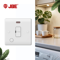 Unité de connexion non commutée conforme à la norme britannique avec prise flexible et néon pour usage domestique 110V/250V Blanc IP20 Installation facile