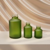 Bouteille en verre borosilicate personnalisable en forme d'épaule pour sérum de soin de la peau. Pompes pulvérisatrices compatibles avec les couvercles. Capacités multiples