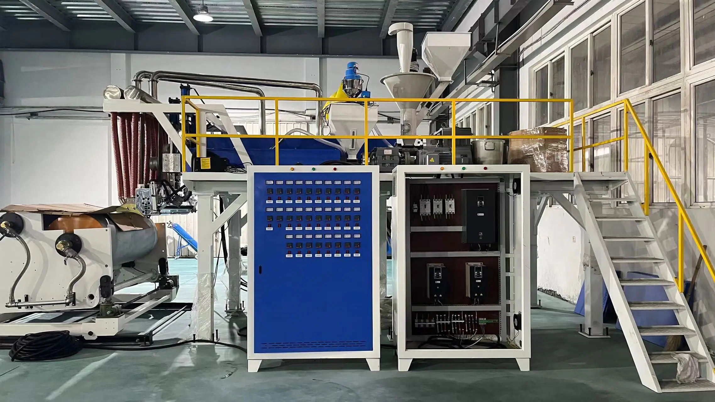 China Hot Product Lldpe Pe 500Mm-2000Mm Dubbel/Drie Laag Co-Extrusie Rekfolie Maken Machine