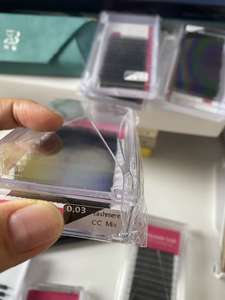 Extensions de cils individuelles volume Easy Fan en soie de cachemire semi-faites à la main noir mat 0.05 cruelty-free - Product Image 2