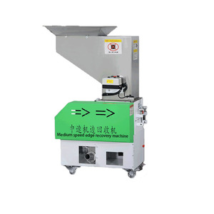 Frantoio di plastica per alimentazione ad acqua industriale a media velocità per frantumazione di bordi in attrezzature ausiliarie per macchine per lo stampaggio a iniezione - Product Image 1