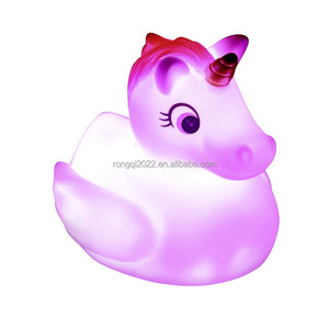 Unicorno anatra di gomma con luce LED carino galleggiante cigolante Mini gomma unicorno per doccia regalo festa di compleanno - Product Image 2
