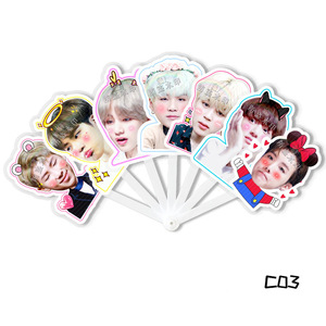 Abanico Plegable de PVC de los Ídolos de Kpop Jhope y <span class=keywords><strong>Jimin</strong></span>, Diseño de Dibujos Animados, Bonito Abanico de Plástico Plegable, Artículos de Verano, Regalo para Fans de Jin, V, RM, <span class=keywords><strong>Jimin</strong></span> y Suga - Product Image 3