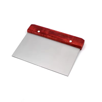 Coupeur de grattoir à pâte fabriqué en métal en acier inoxydable chaud hachoir à pâte avec manche en bois coupe-grattoir à pâte avec manche en bois