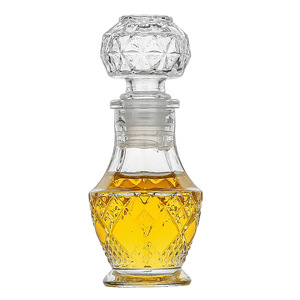 Commercio all'ingrosso 50ml 100 ml di lusso Mini vuoto bottiglia di vino in vetro di colonia whisky Decanter per alcol <span class=keywords><strong>liquore</strong></span> <span class=keywords><strong>bomboniere</strong></span> - Product Image 6