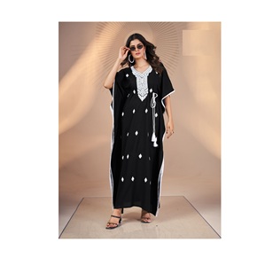 ชุดแต่งกายและอุปกรณ์เสริมสำหรับผู้หญิงรายันคาฟทันใส่ทำงานปักลาย - Product Image 1