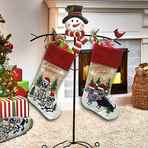 Chaussettes <span class=keywords><strong>de</strong></span> Noël personnalisées avec initiales brodées, décorations <span class=keywords><strong>de</strong></span> vacances en tricot, chaussettes pour cheminée, cadeaux <span class=keywords><strong>de</strong></span> bonbons, décorations festives personnalisées - Product Image 1