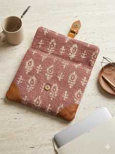 Funda para Tablet de Algodón y Cáñamo con Estampado a Mano Rosa, con Lazo de Cuero, Hecha a Mano, Venta al Por Mayor, Exportación de India - Product Image 2