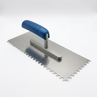 Truelle crantée en acier inoxydable pour le plâtrage, l'application d'adhésif pour carrelage et le lissage du ciment