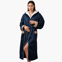 Peignoir unisexe à capuche double face bleu foncé lavable en machine pour coffret cadeau et après la baignade, longueur intégrale, vente en gros