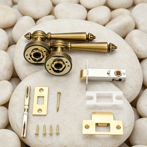Manija de Lujo de Latón Macizo con Cerradura Interna, Diseño Esférico Tradicional Acanalado, Sistema de Mortaja con Llave para Proyectos - Product Image 4