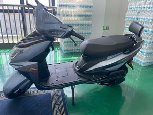 Scooter électrique à deux roues longue portée pour adultes, homologué UE - Product Image 3
