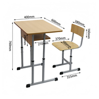 Ensemble de mobilier scolaire de Roumanie en solde : Tables et chaises d'étude réglables en bois pour salles de classe, pour enfants de 8 à 10 ans