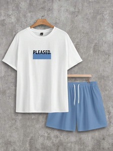 เสื้อยืดคอกลมสีขาวสำหรับผู้ชายพร้อมพิมพ์ลายตัวอักษรสีน้ำเงินและกางเกงขาสั้นสีฟ้าอ่อนชุดลำลองสำหรับฤดูร้อน - Product Image 4