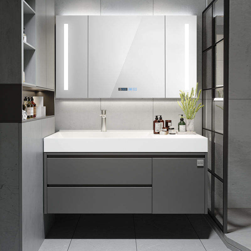 สีเทาเข้ม