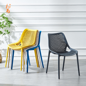 Chaises <span class=keywords><strong>de</strong></span> salle à manger en plastique PP colorées <span class=keywords><strong>avec</strong></span> <span class=keywords><strong>accoudoirs</strong></span>, empilables et fonction <span class=keywords><strong>de</strong></span> refroidissement <span class=keywords><strong>pour</strong></span> la maison, le bureau, le bar à domicile, le parc ou la salle <span class=keywords><strong>de</strong></span> sport - Product Image 1