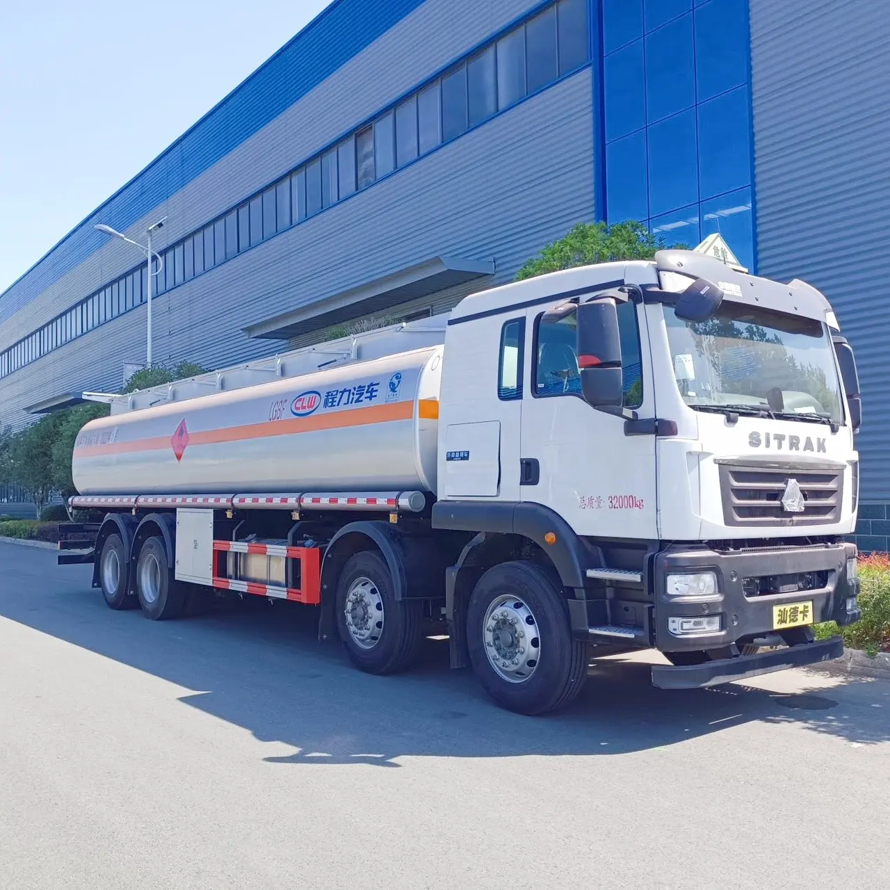 Sinotruk 8*4 30000 Liters Oil Petrol Diesel Fuel Refueling Transport Tanker Fuel Dispenser Truck