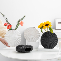 Vase en céramique moderne rond plissé, en grès mat côtelé et cannelé, pour la décoration intérieure, vente en gros pour fournisseurs