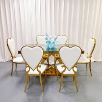 Table de réception de mariage en acier inoxydable brillant avec plateau en verre en forme de cœur pour la mariée et son marié