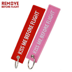 2 PCS/bolsa Llavero con etiqueta bordada recta, rojo, para coches y motocicletas, KISS ME Before Flight - Product Image 6