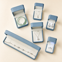 Boîte à bijoux LED avec extérieur en cuir PU, doublure en velours, pour ranger bagues, bracelets, pendentifs, boucles d'oreilles, idéale pour un cadeau de mariage